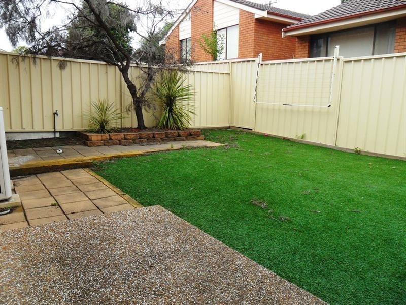 2/63 Canterbury Rd, Glenfield NSW 2167