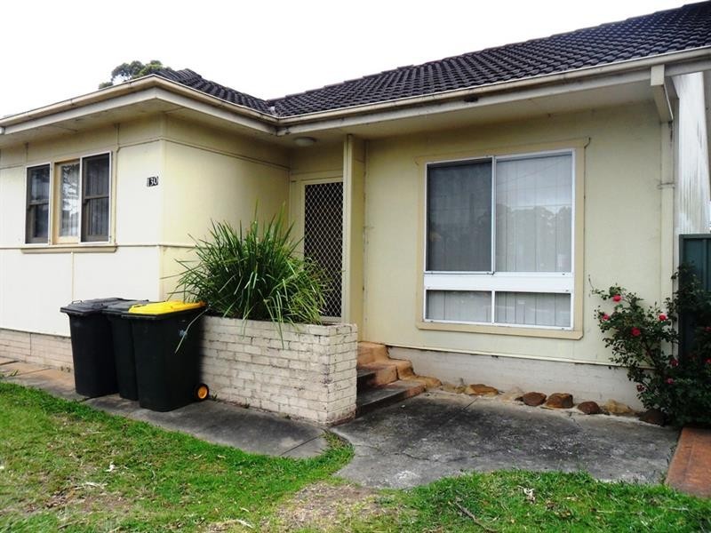 130 Railway Pde, Glenfield NSW 2167