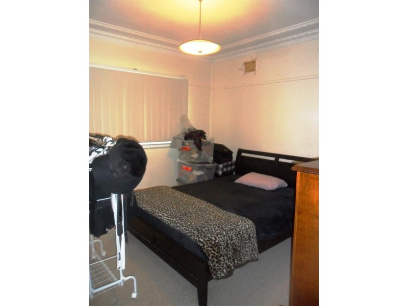 130 Railway Pde, Glenfield NSW 2167