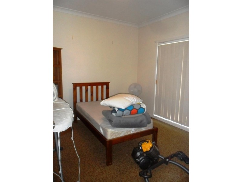 130 Railway Pde, Glenfield NSW 2167