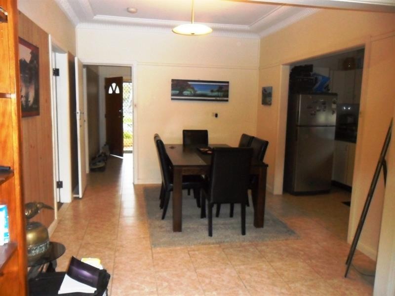130 Railway Pde, Glenfield NSW 2167