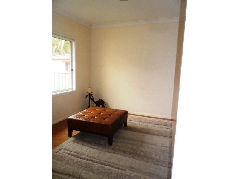 130 Railway Pde, Glenfield NSW 2167