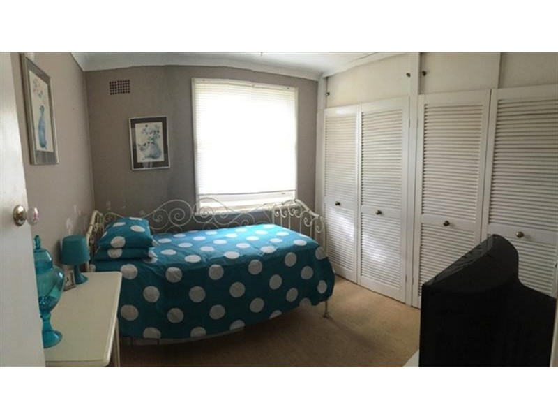 3 Grahame Ave, Glenfield NSW 2167