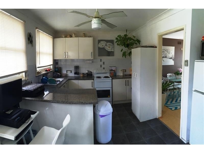 3 Grahame Ave, Glenfield NSW 2167