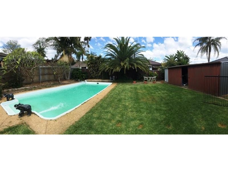 3 Grahame Ave, Glenfield NSW 2167