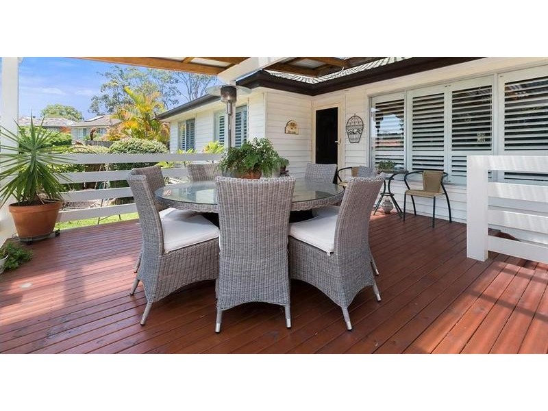 14 Stirling Pl, Glenfield NSW 2167