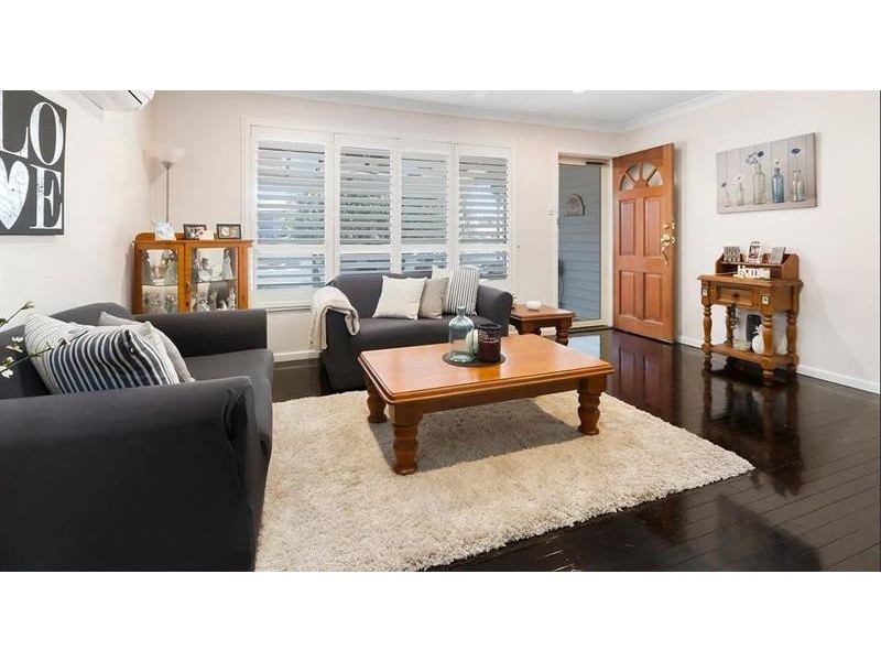 14 Stirling Pl, Glenfield NSW 2167