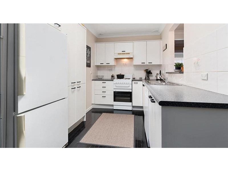 14 Stirling Pl, Glenfield NSW 2167