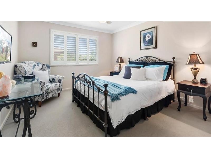 14 Stirling Pl, Glenfield NSW 2167