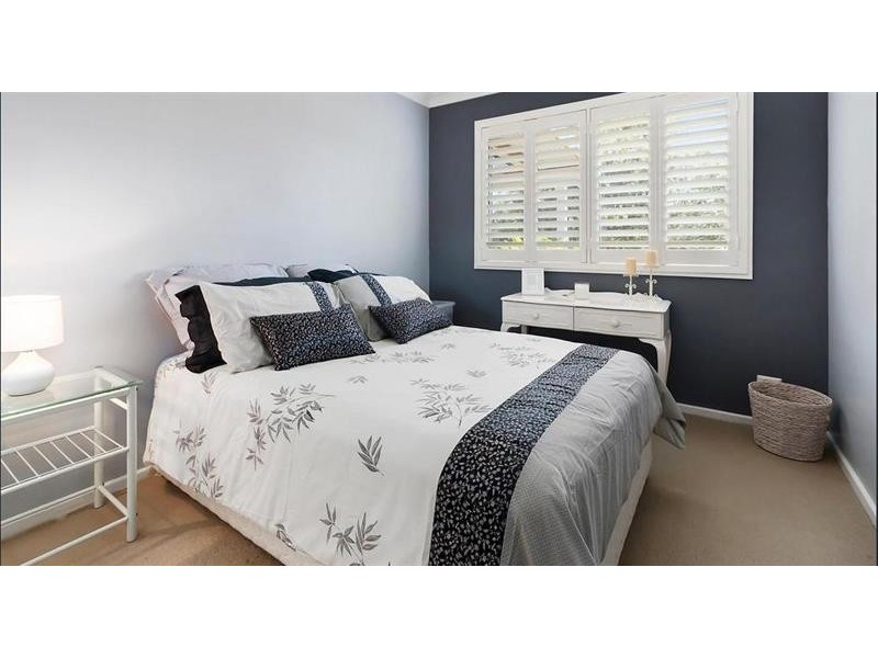 14 Stirling Pl, Glenfield NSW 2167