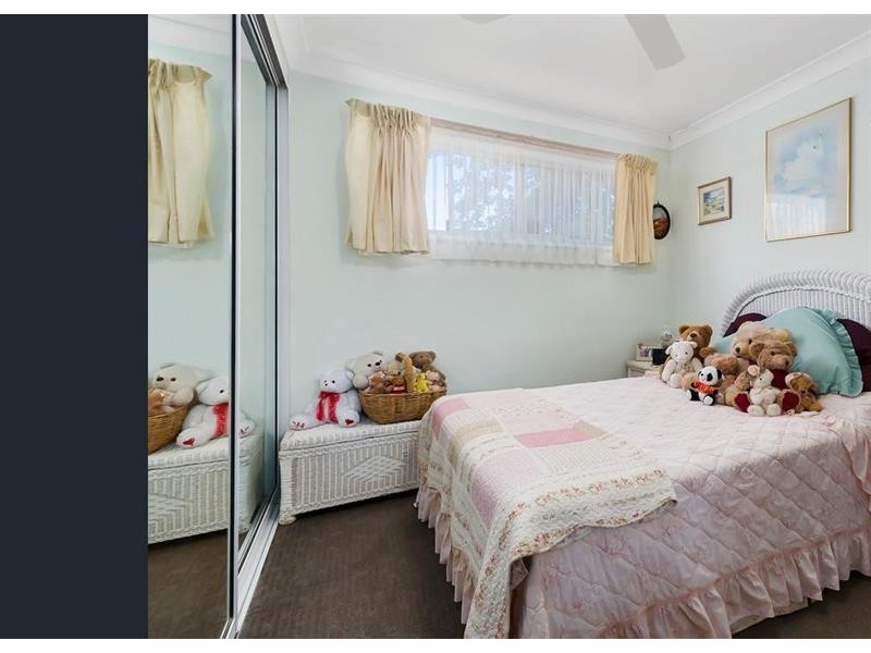 14a Stirling Pl, Glenfield NSW 2167