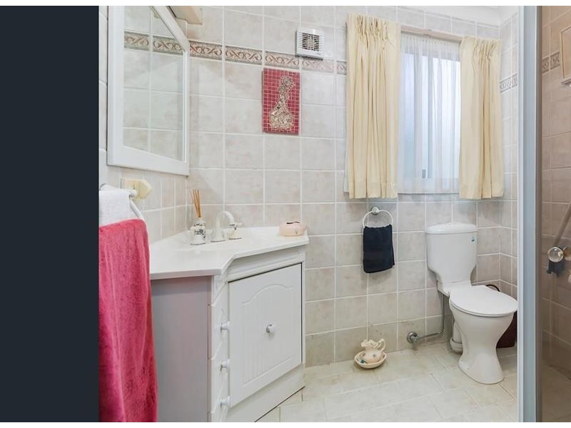 14a Stirling Pl, Glenfield NSW 2167