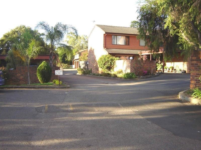 29/6 Jacquinot Place, Glenfield NSW 2167