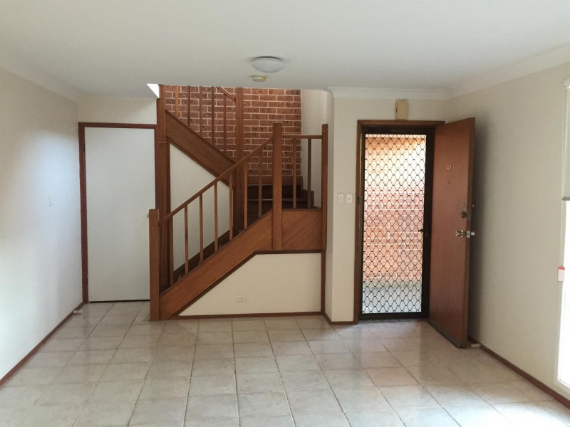 29/6 Jacquinot Place, Glenfield NSW 2167