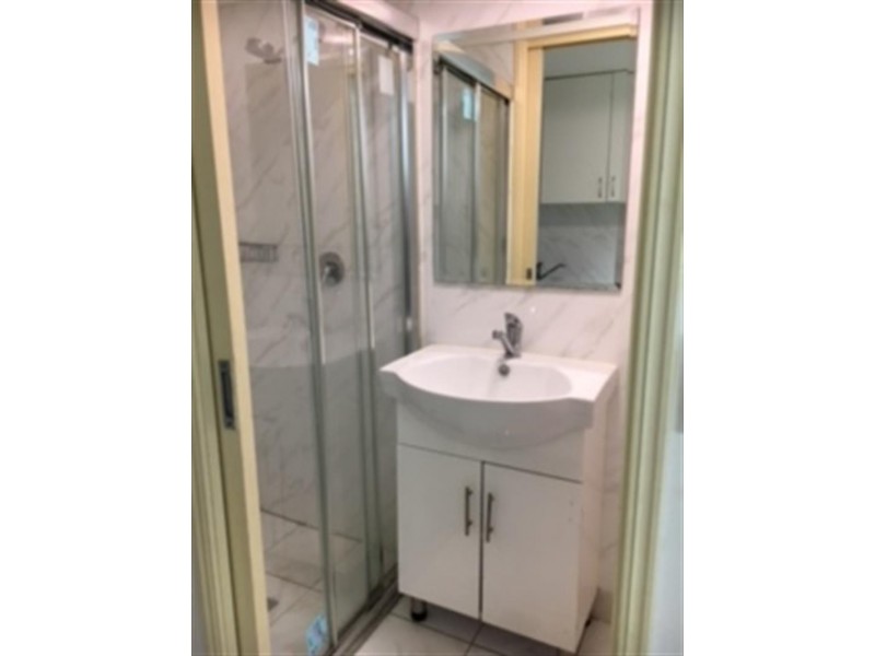 12 Belmont Rd, Glenfield NSW 2167