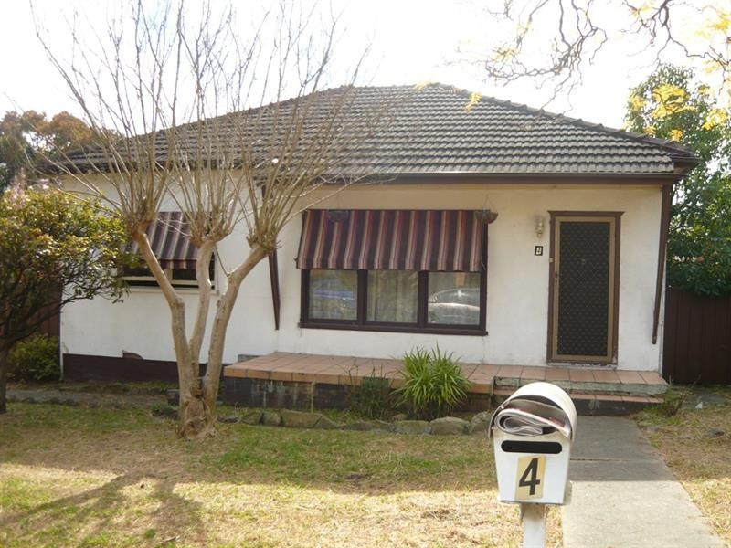 4 Chesham Pde, Glenfield NSW 2167