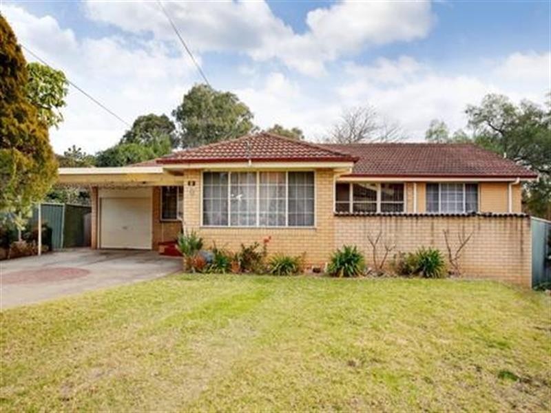 9 Stirling Pl, Glenfield NSW 2167