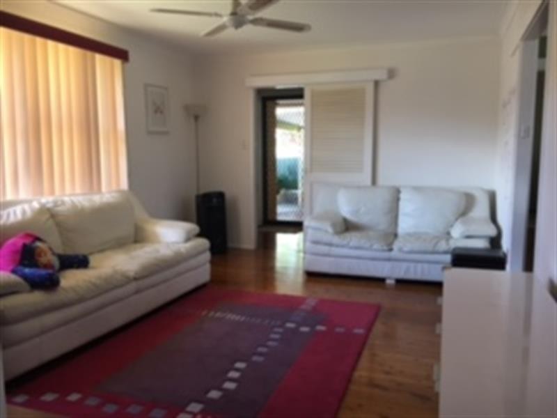 9 Stirling Pl, Glenfield NSW 2167