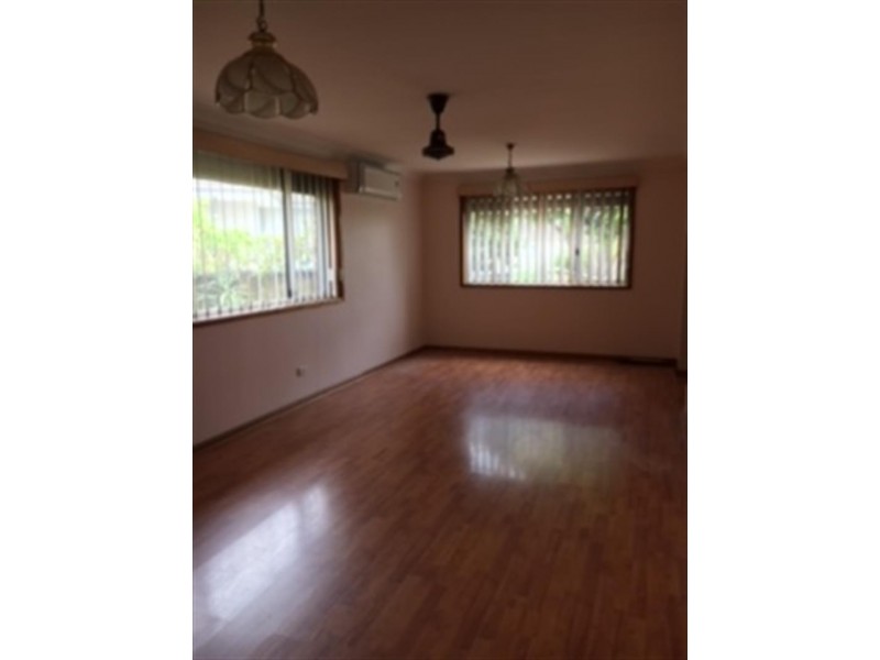 9A Blenheim Pl, Glenfield NSW 2167