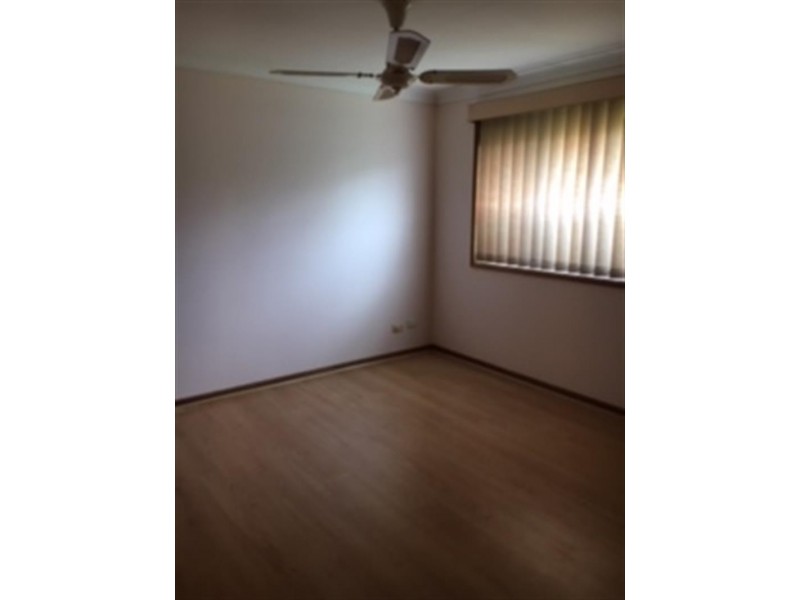 9A Blenheim Pl, Glenfield NSW 2167
