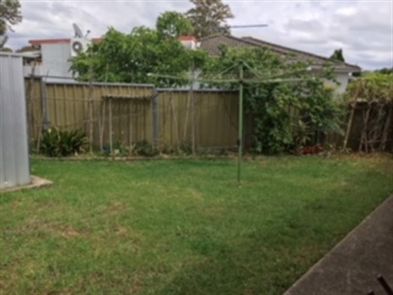 9A Blenheim Pl, Glenfield NSW 2167