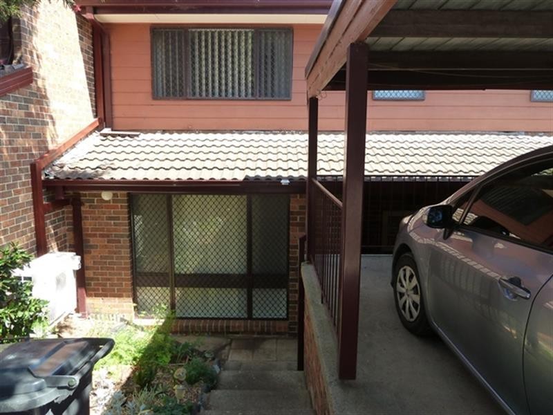 13/6 Jacquinot Pl, Glenfield NSW 2167
