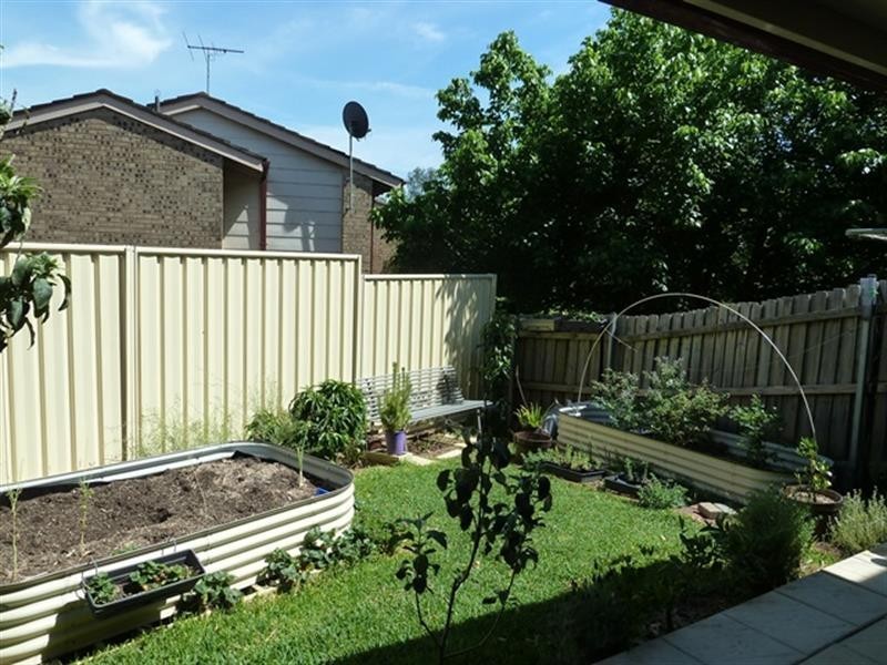 13/6 Jacquinot Pl, Glenfield NSW 2167