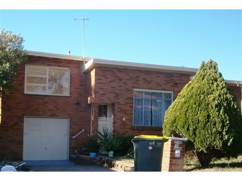 2  Chesham  Parade, Glenfield NSW 2167