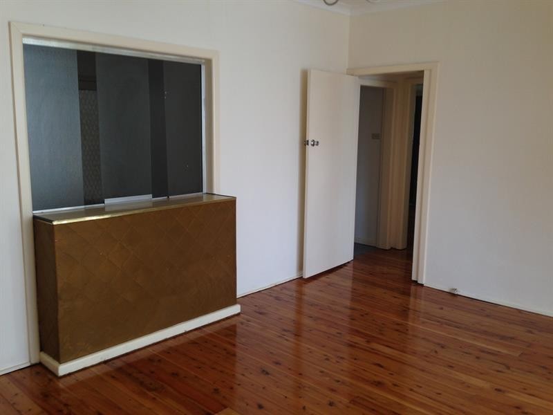 2  Chesham  Parade, Glenfield NSW 2167