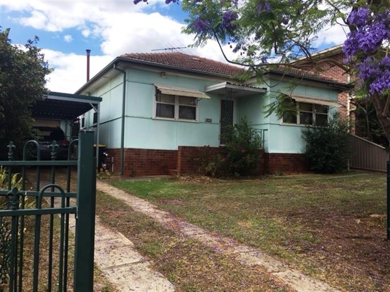102 Canterbury Rd, Glenfield NSW 2167