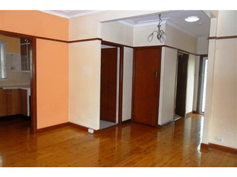 102 Canterbury Rd, Glenfield NSW 2167