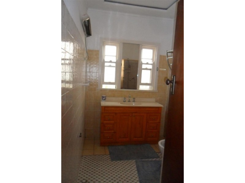 102 Canterbury Rd, Glenfield NSW 2167