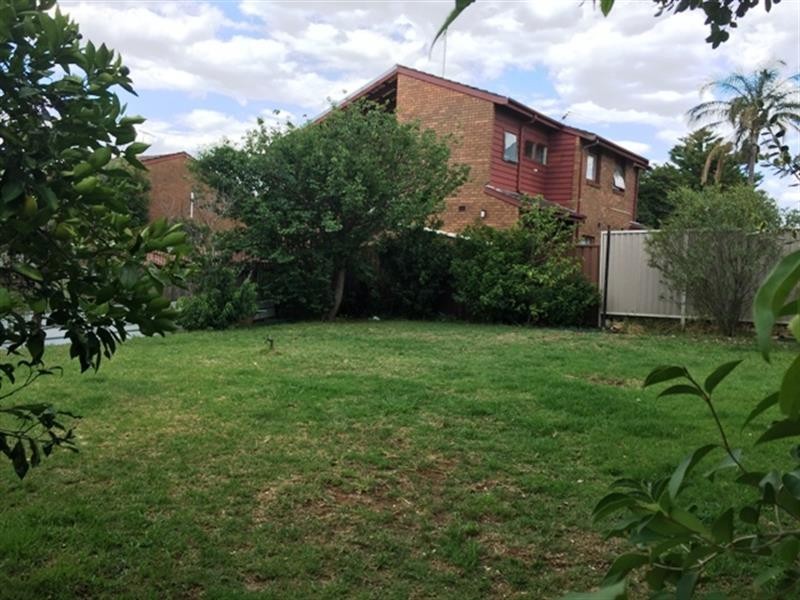 102 Canterbury Rd, Glenfield NSW 2167