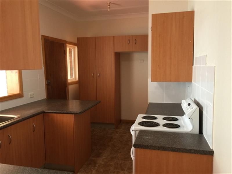 55 Canterbury Rd, Glenfield NSW 2167