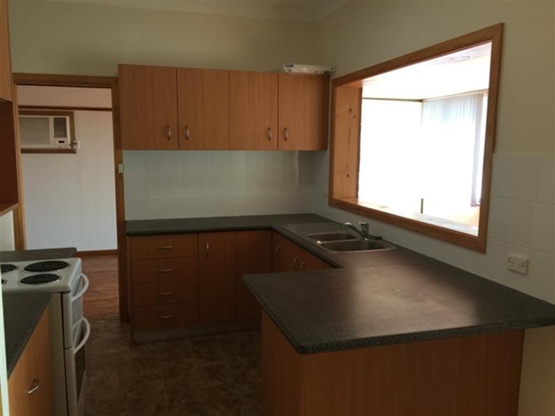 55 Canterbury Rd, Glenfield NSW 2167