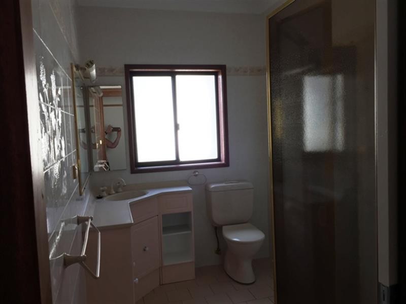 55 Canterbury Rd, Glenfield NSW 2167