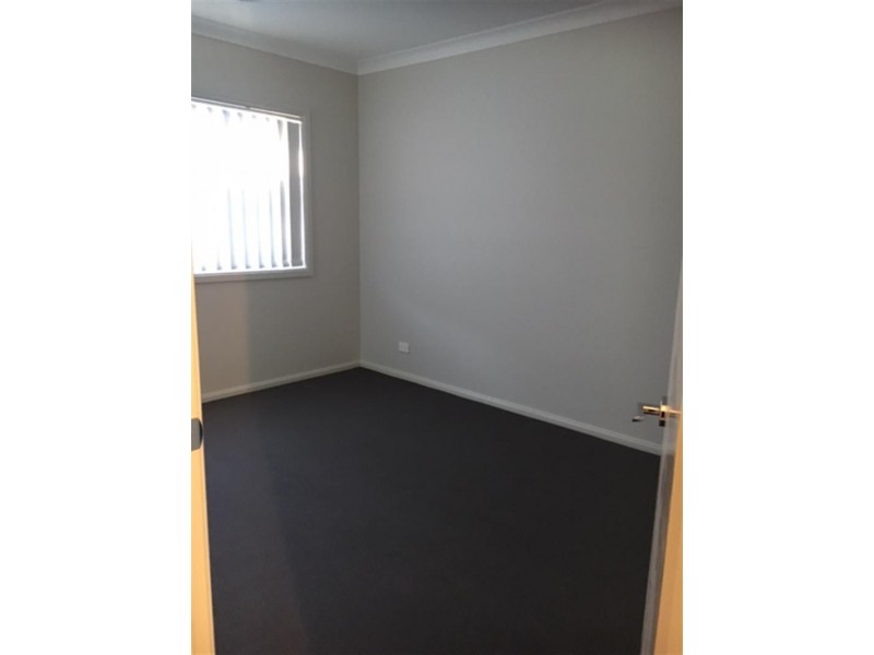 16 Stafford St, Minto NSW 2566