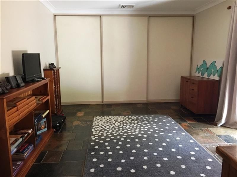 6 Buin Place, Glenfield NSW 2167