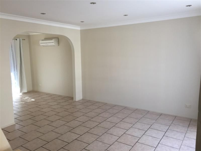 14/4 Jacquinot Place, Glenfield NSW 2167