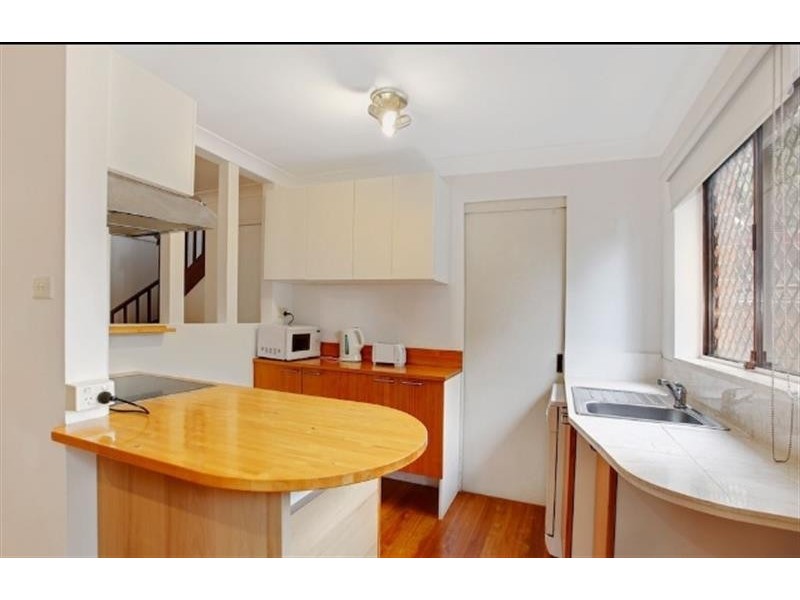 14/6 Jacquniot  Place, Glenfield NSW 2167