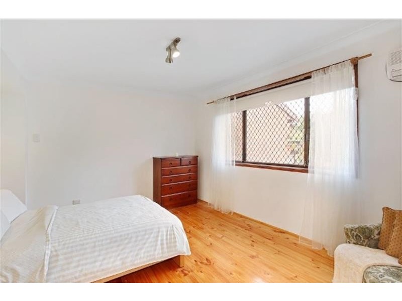 14/6 Jacquniot  Place, Glenfield NSW 2167