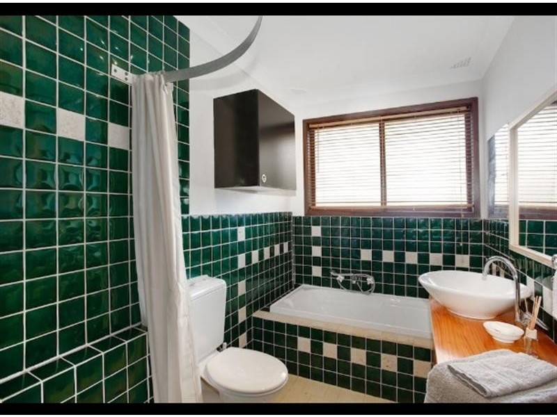 14/6 Jacquniot  Place, Glenfield NSW 2167