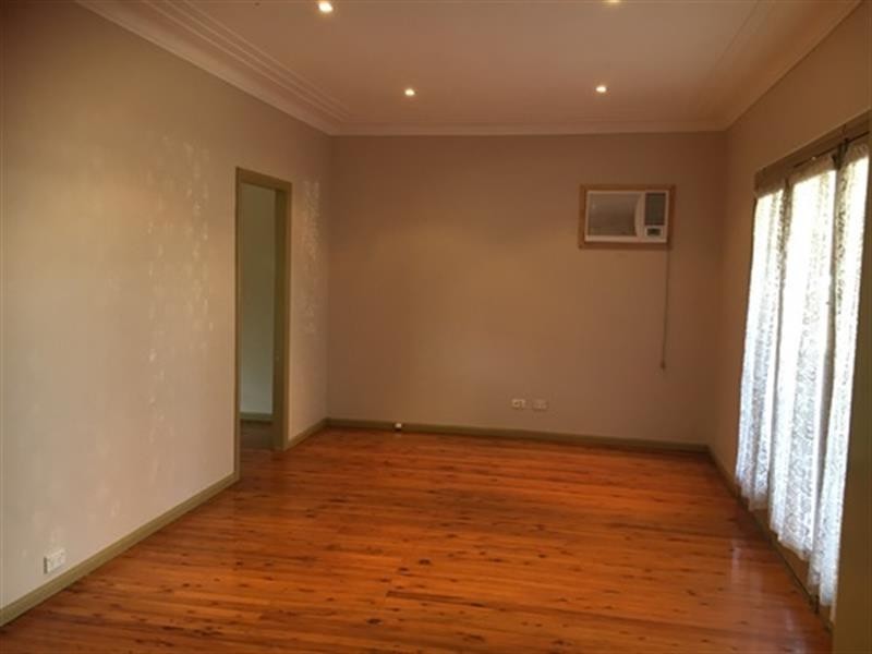9 Norwich  Road, Ingleburn NSW 2565
