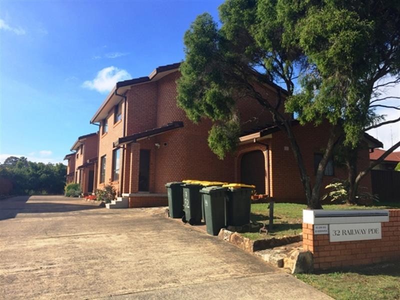 2/32 Railway Parade, Glenfield NSW 2167