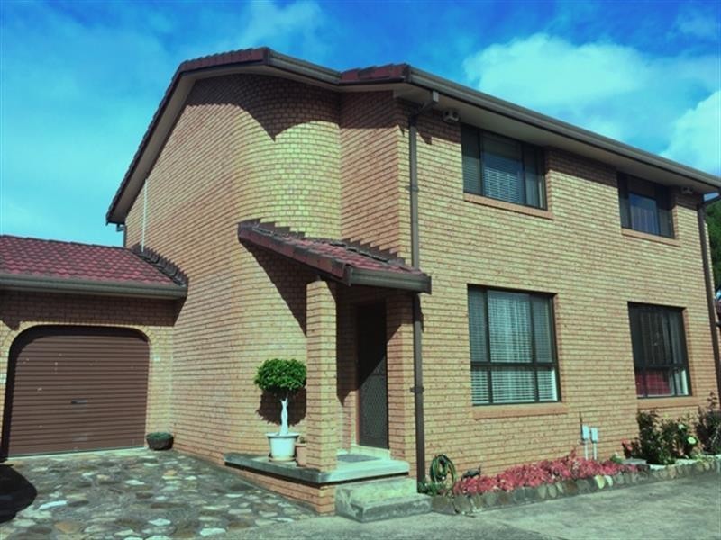 2/32 Railway Parade, Glenfield NSW 2167