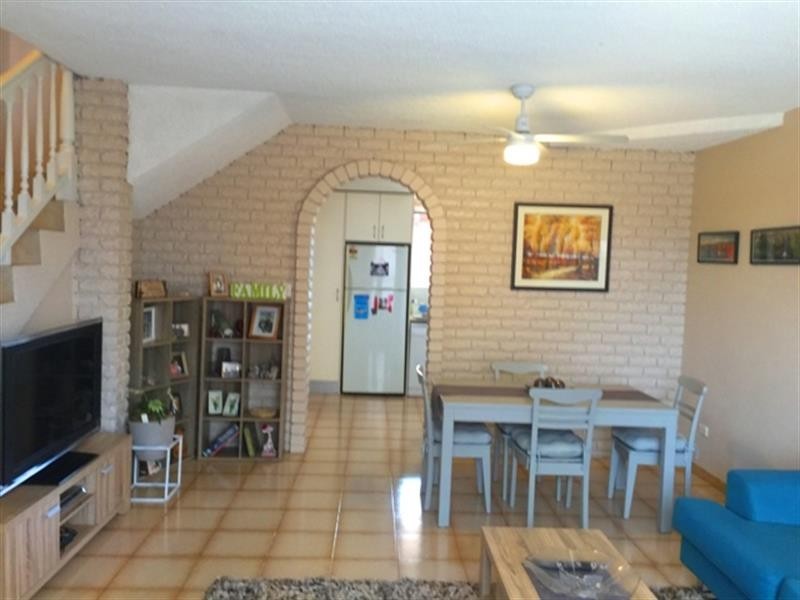 2/32 Railway Parade, Glenfield NSW 2167