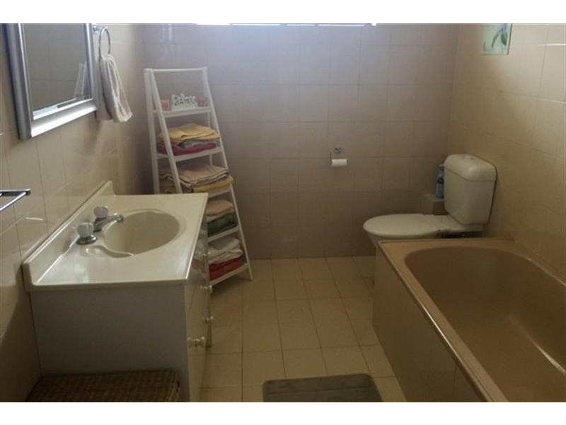 2/32 Railway Parade, Glenfield NSW 2167