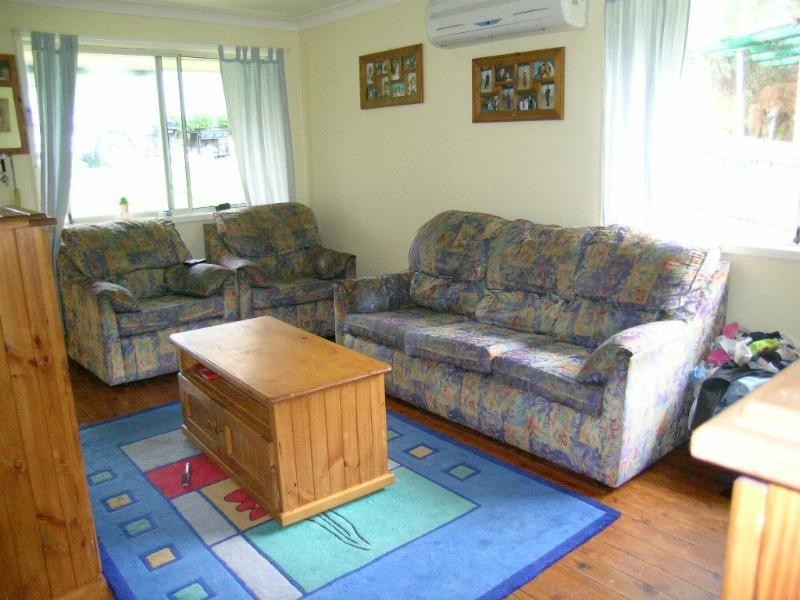 8 Adnamira Cl, Wyoming NSW 2250