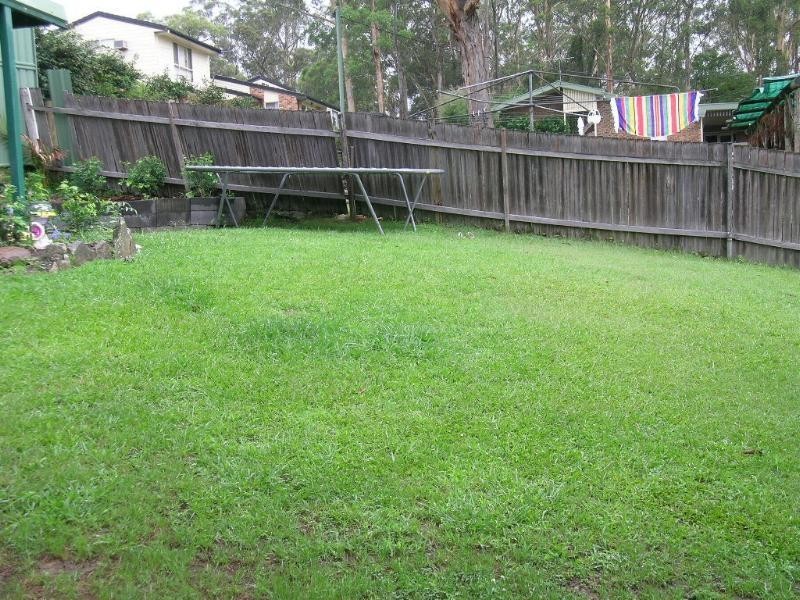 8 Adnamira Cl, Wyoming NSW 2250