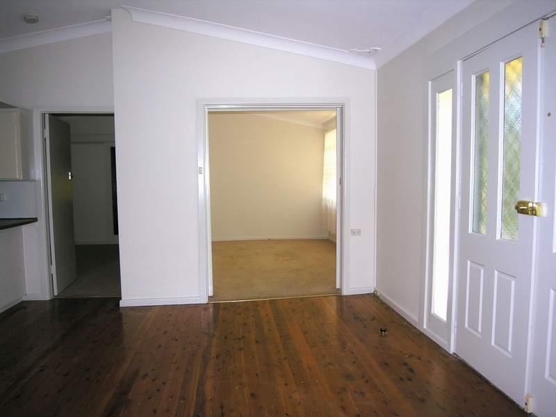 2/28 Kendall St, Gosford NSW 2250